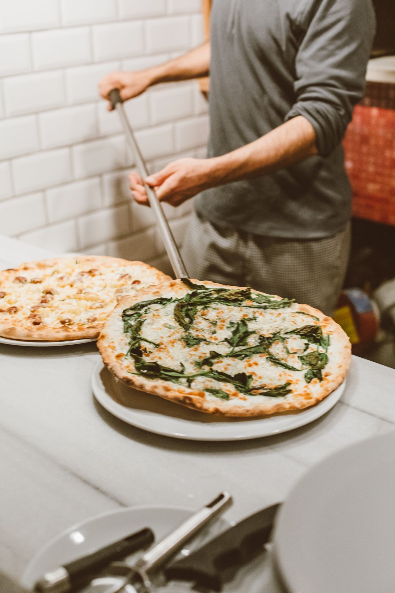 Pizzaiolo bei der Arbeit bei Ben Fatto